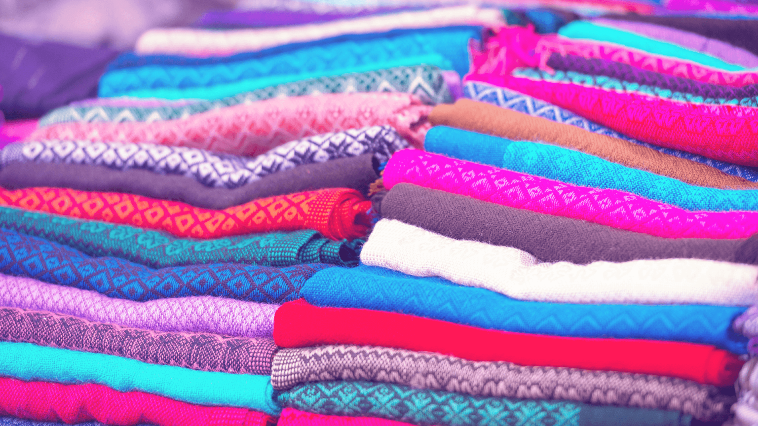 Existe tecido certo para um look RICO? Entenda a diferença e escolha bem