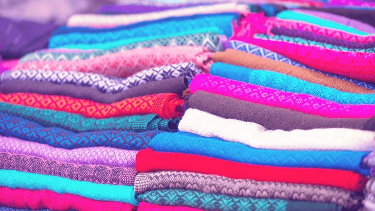 Existe tecido certo para um look RICO? Entenda a diferença e escolha bem
